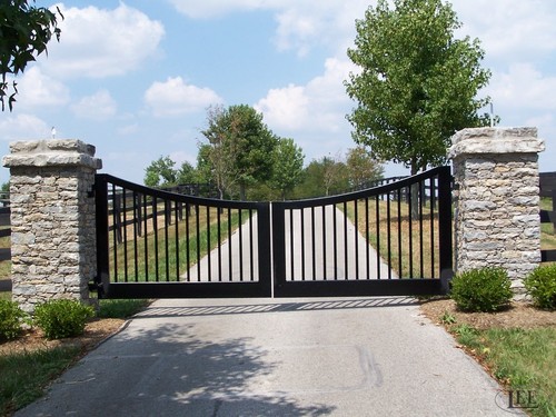 Lucas Equine Equipment can build any type of gate for your farm on time, within budget and built right the first time.