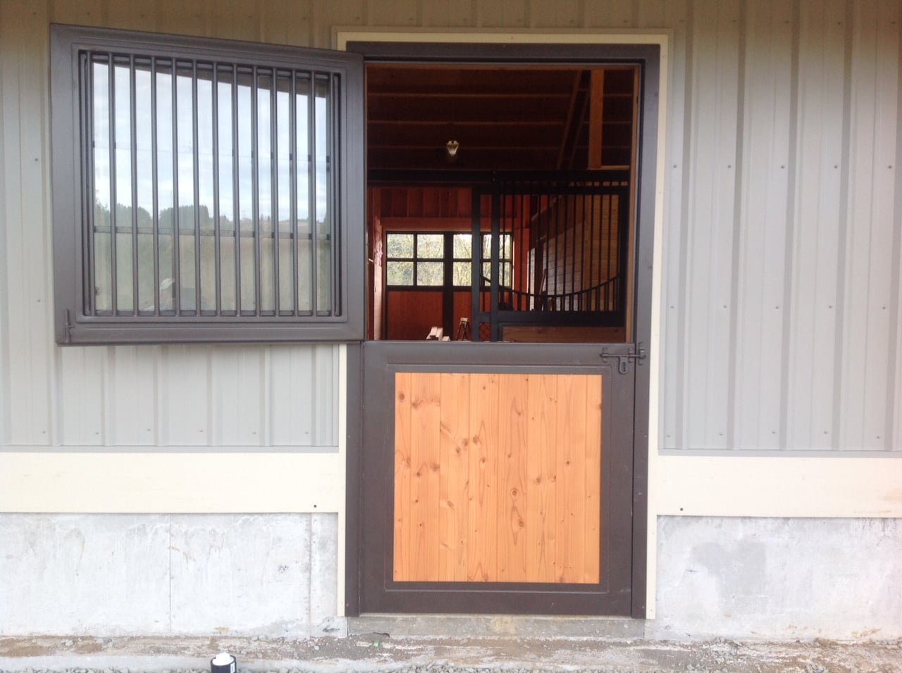 Glass Top, Open for Vertical Wood In Bottom, Closed Position