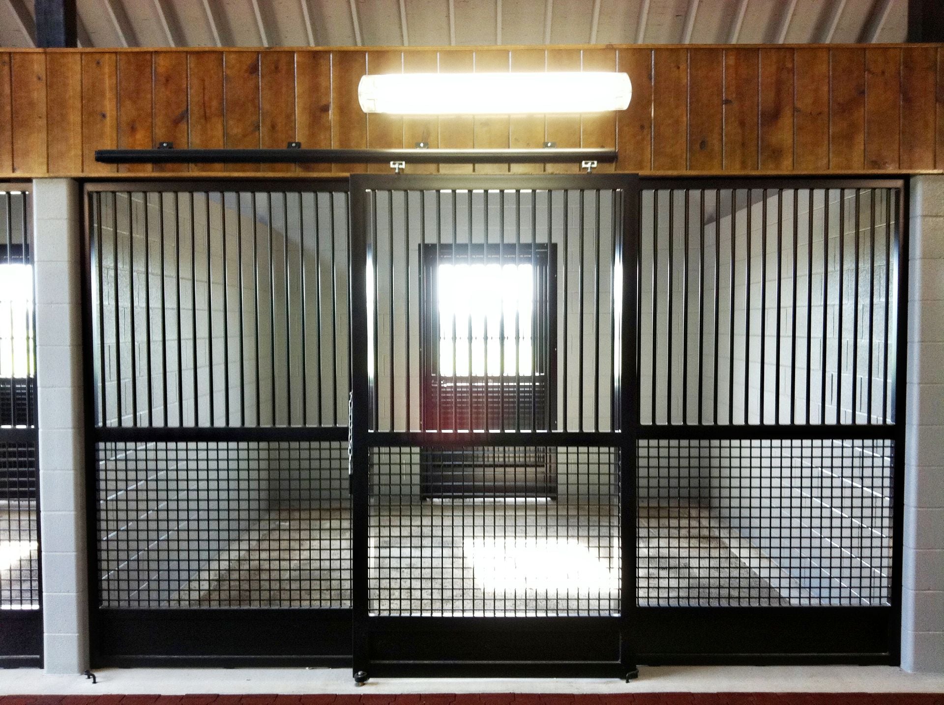 High Stall Front with 3/4" Rd. Bars and 5/16" Crosshatch at Bottom with a Bedding Guard