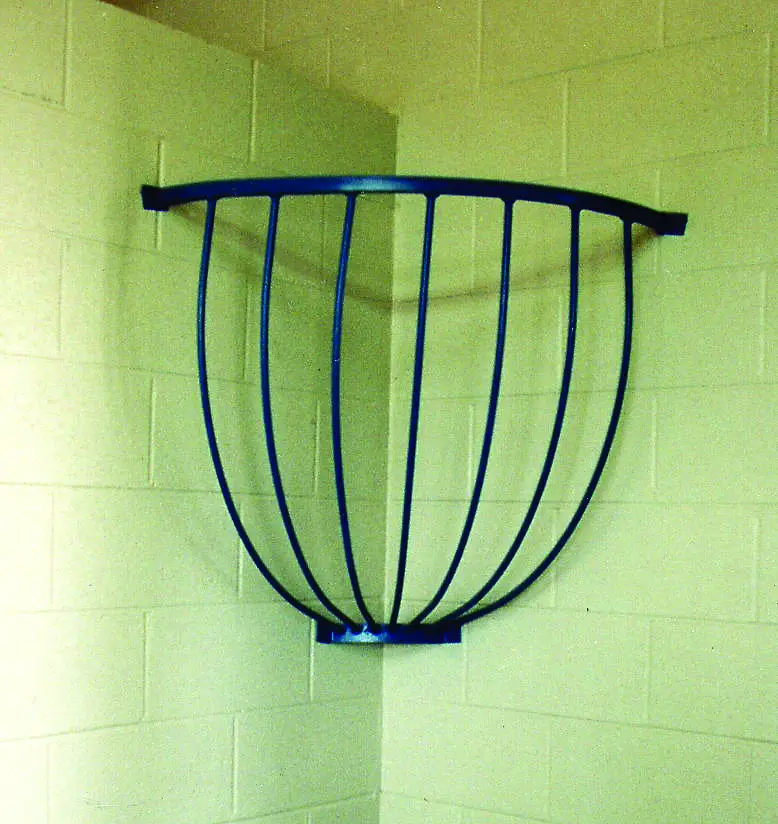 LEE-Corner Hay Rack-cornerhayrackcurved.webp